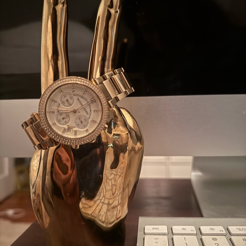 MICHAEL Michael Kors Gold Watch Elegant Design